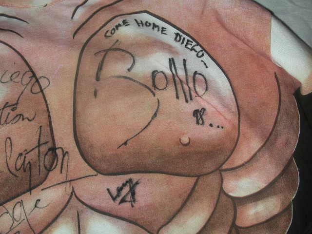 buzo BONO U2 autografiado - Image 4