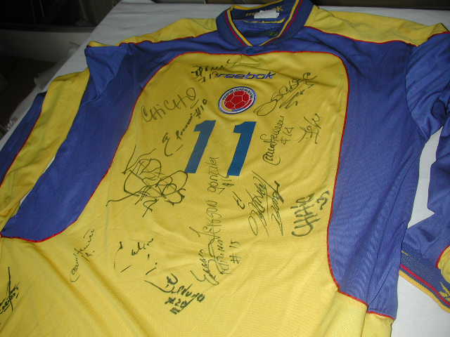 CAMISETA SELECCIÓN COLOMBIA FIRMADA E IDENTIFICADA