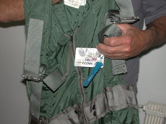 ARNES DE VUELO, USADO POR CARLOS CACHON - Imagen 2